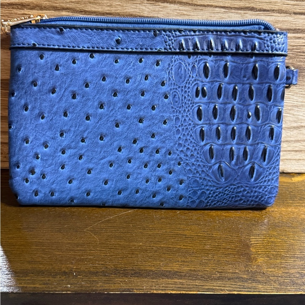 Chic Blue Textured Women's Clutch - Picture 4 of 5